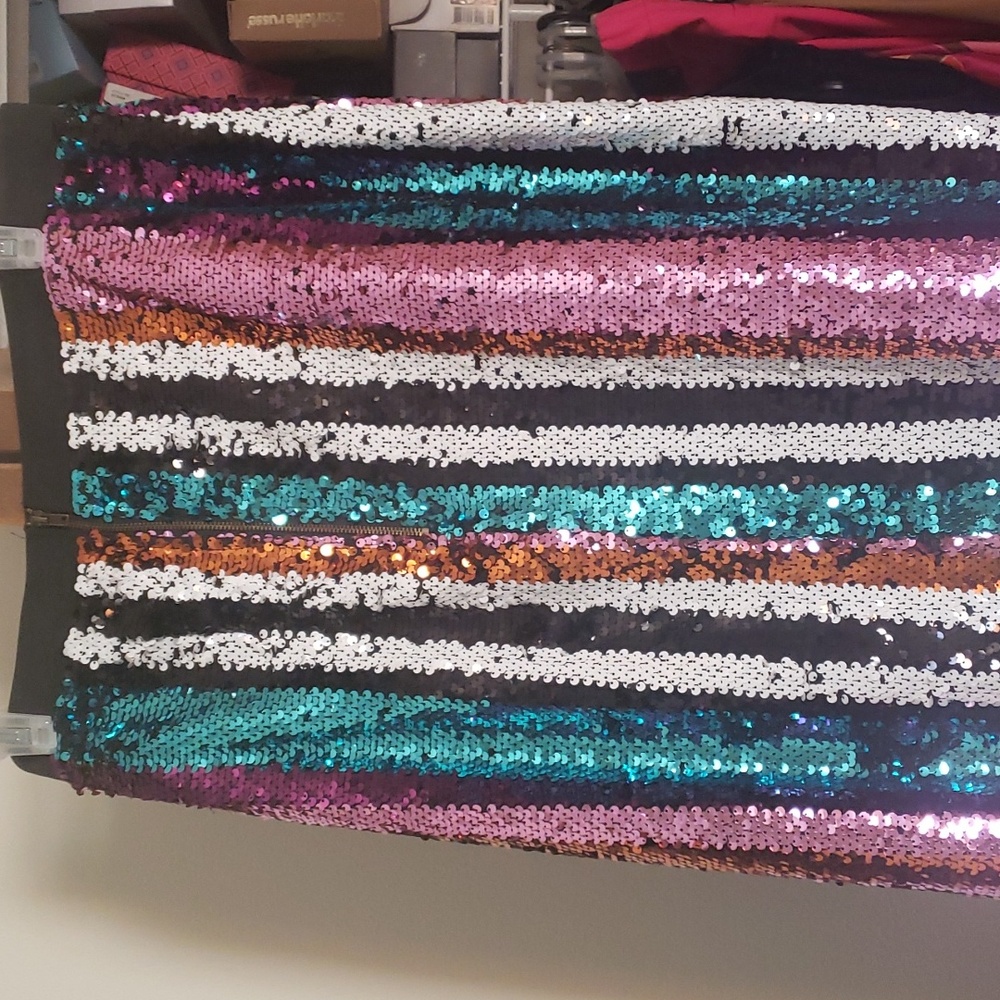 Multi Color sequin skirt - Picture 2 of 3